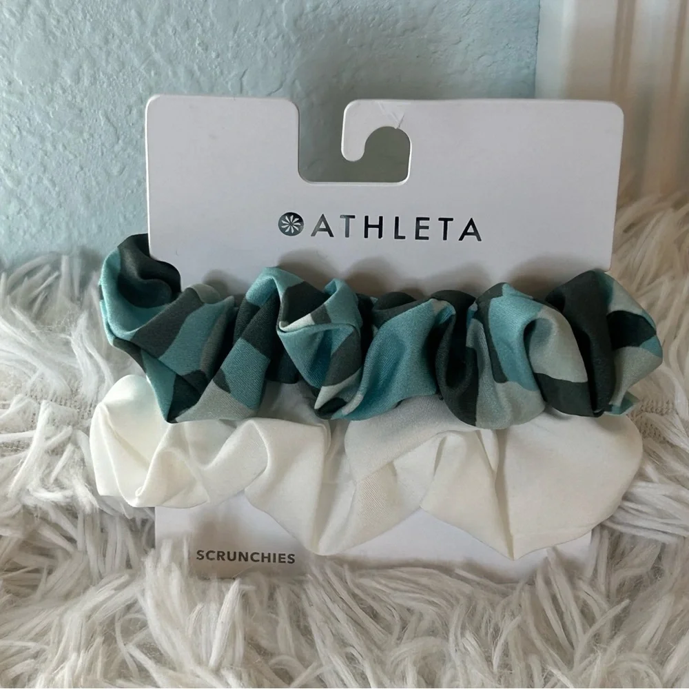 🩶5/$30 Athleta Bright White and Teal Camo Luxe Peat Scrunchies Set of 2  NEW
